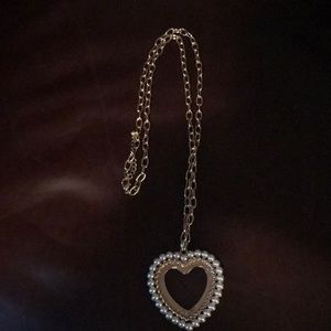 Very beautiful heart necklace!!